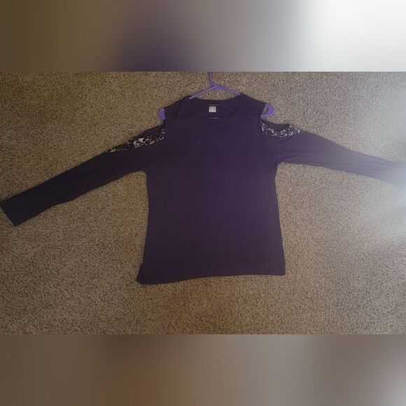 Venus Cold Shoulder Top - Picture 7 of 7